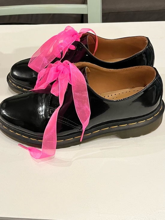 Dr. Martens Shoes - Dr. Martens Black Patent Oxfords with Bright Pink Ribbon Laces Size 8